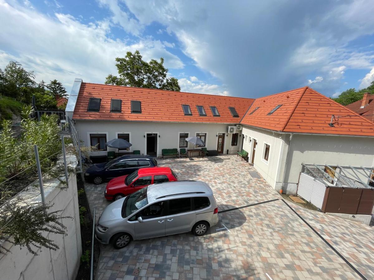 Monbuhim Twin Lägenhet Veszprém Exteriör bild